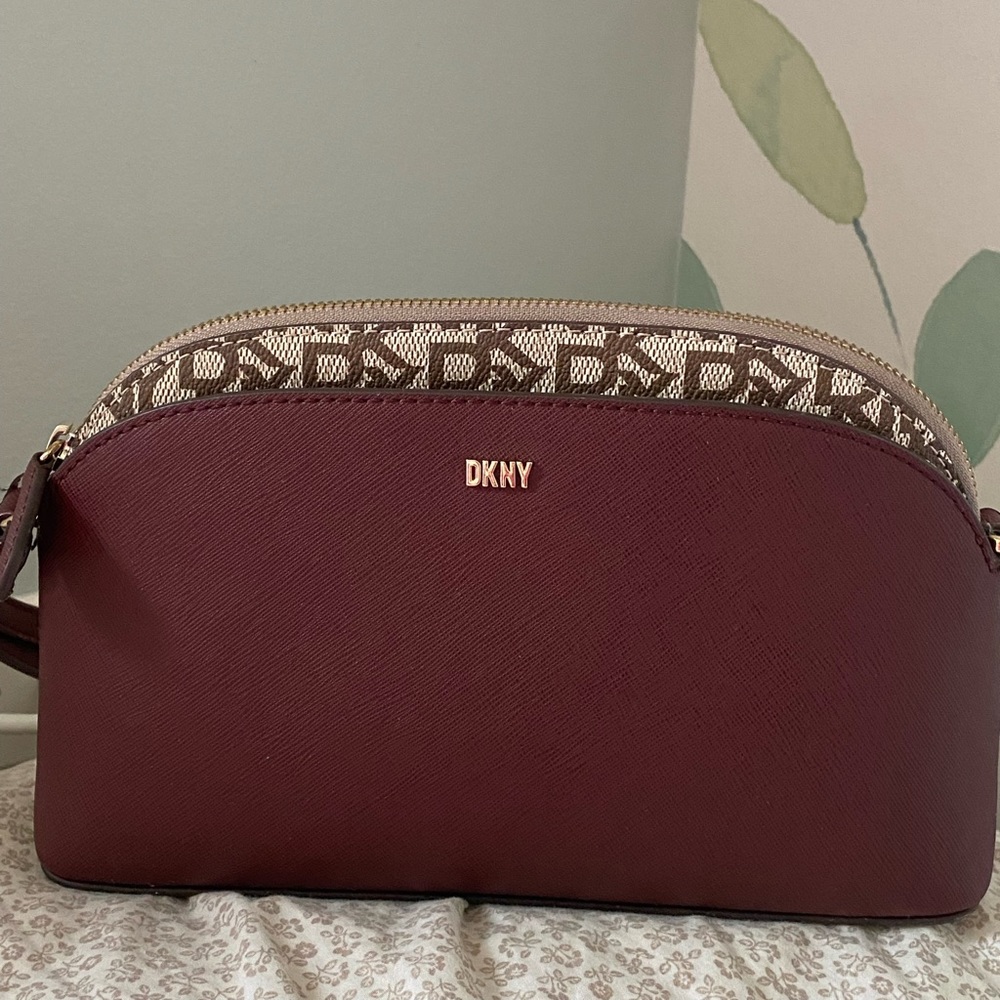 dkny logo bryant dome crossbody